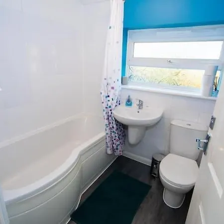 Cohost Partners | Stylish 3br Retreat Near *