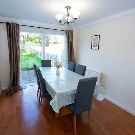 Cohost Partners | Stylish 3br Retreat Near شقة بريستول